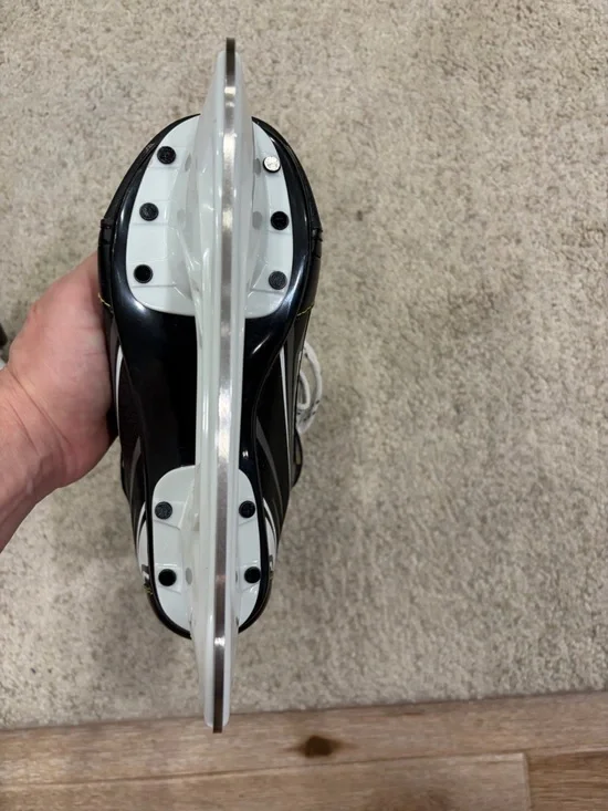 CCM Black and White Youth Ice Hockey Skates - Picture 8 of 8